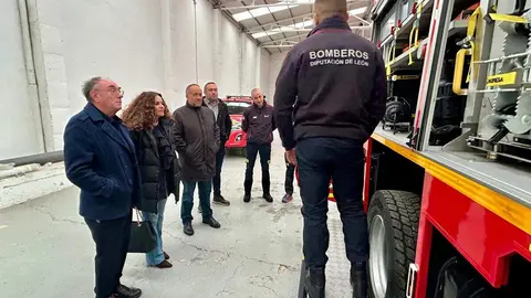 El Servicio de Extinción de León recibe el camión autobomba para el Parque de Bomberos de Bembibre.