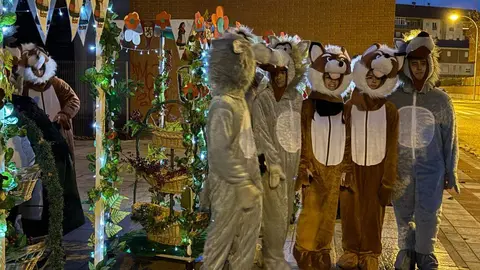 Trobajo del Camino se convirtió este martes en escenario de una de las tradiciones más singulares del imaginario leonés con la celebración de la cabalgata de la Vieja del Monte. Fotos: Isaac Llamazares | Ayuntamiento de San Andrés