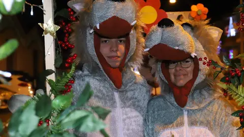 Trobajo del Camino se convirtió este martes en escenario de una de las tradiciones más singulares del imaginario leonés con la celebración de la cabalgata de la Vieja del Monte. Fotos: Isaac Llamazares | Ayuntamiento de San Andrés
