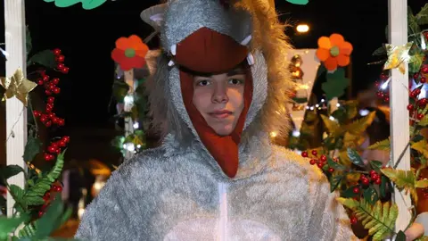 Trobajo del Camino se convirtió este martes en escenario de una de las tradiciones más singulares del imaginario leonés con la celebración de la cabalgata de la Vieja del Monte. Fotos: Isaac Llamazares | Ayuntamiento de San Andrés