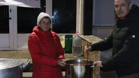 Trobajo del Camino se convirtió este martes en escenario de una de las tradiciones más singulares del imaginario leonés con la celebración de la cabalgata de la Vieja del Monte. Fotos: Isaac Llamazares | Ayuntamiento de San Andrés