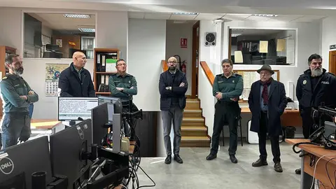 El subdelegado del Gobierno en León, Héctor Alaiz Moretón, y el alcalde de la ciudad, José Antonio Diez, realizaron este miércoles una visita institucional a distintas dependencias de los cuerpos de seguridad con motivo de las fiestas navideñas.