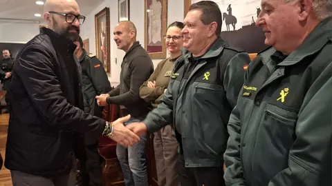 El subdelegado del Gobierno en León, Héctor Alaiz Moretón, y el alcalde de la ciudad, José Antonio Diez, realizaron este miércoles una visita institucional a distintas dependencias de los cuerpos de seguridad con motivo de las fiestas navideñas.