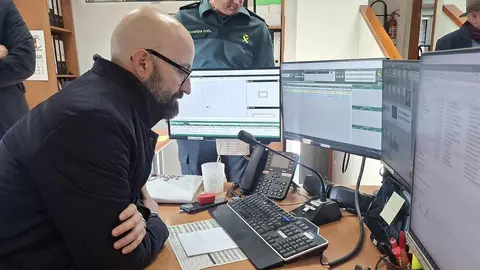 El subdelegado del Gobierno en León, Héctor Alaiz Moretón, y el alcalde de la ciudad, José Antonio Diez, realizaron este miércoles una visita institucional a distintas dependencias de los cuerpos de seguridad con motivo de las fiestas navideñas.