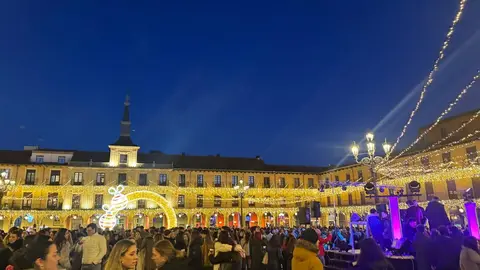 La Tardebuena ha dejado de ser una costumbre espontánea para convertirse en una cita señalada en el calendario leonés. Y menuda fiesta.
