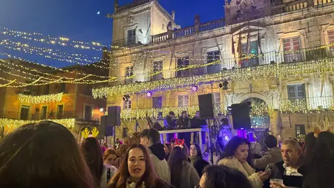 La Tardebuena ha dejado de ser una costumbre espontánea para convertirse en una cita señalada en el calendario leonés. Y menuda fiesta.