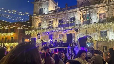 La Tardebuena ha dejado de ser una costumbre espontánea para convertirse en una cita señalada en el calendario leonés. Y menuda fiesta.