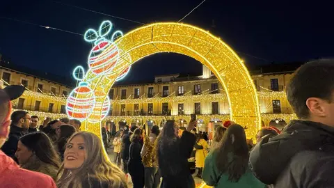 La Tardebuena ha dejado de ser una costumbre espontánea para convertirse en una cita señalada en el calendario leonés. Y menuda fiesta.