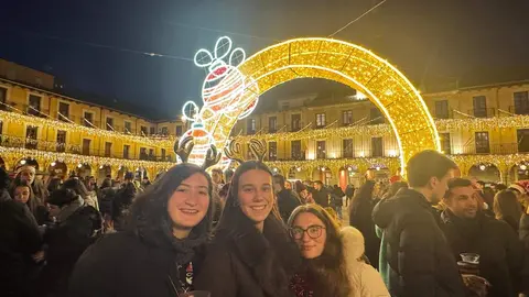 La Tardebuena ha dejado de ser una costumbre espontánea para convertirse en una cita señalada en el calendario leonés. Y menuda fiesta.