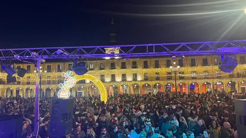La Tardebuena ha dejado de ser una costumbre espontánea para convertirse en una cita señalada en el calendario leonés. Y menuda fiesta.