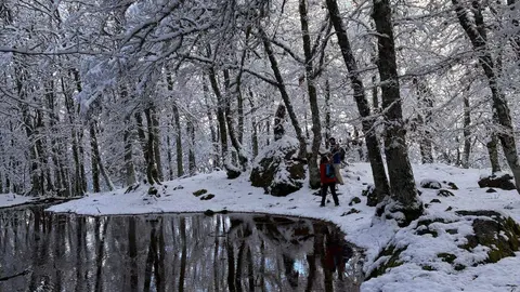 La Ruta de la Mitología Leonesa en Carande se transforma en un paisaje mágico bajo la nieve, donde la historia y la naturaleza se entrelazan en cada sendero.