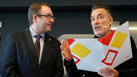 El Instituto Nacional de Ciberseguridad nombra Cibercooperante de Honor al grupo musical Café Quijano. Foto: Campillo.