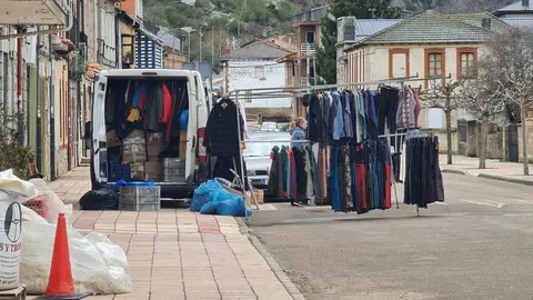 Doce horas después de una reunión maratoniana que se prolongó hasta la madrugada, Villamanín amaneció este viernes con una calma solo aparente. El pueblo, acostumbrado al silencio invernal, parecía aún más vacío de lo habitual. Fotos: Heraldo de León