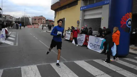 La San Silvestre de Villaquilambre reúne a casi 600 corredores en una despedida de año multitudinaria.