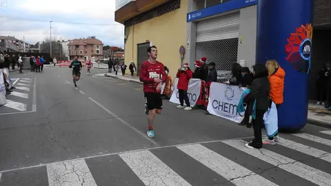 La San Silvestre de Villaquilambre reúne a casi 600 corredores en una despedida de año multitudinaria.
