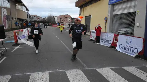 La San Silvestre de Villaquilambre reúne a casi 600 corredores en una despedida de año multitudinaria.
