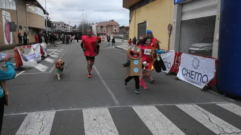 La San Silvestre de Villaquilambre reúne a casi 600 corredores en una despedida de año multitudinaria.