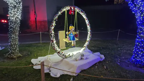 Villoria de Órbigo se llena de Navidad con su árbol de ganchillo, un espectacular belén, cientos de creaciones manuales y una decoración única de la localidad. Fotos Carlos Calvo (1)