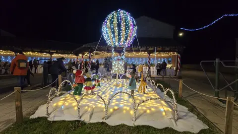Villoria de Órbigo se llena de Navidad con su árbol de ganchillo, un espectacular belén, cientos de creaciones manuales y una decoración única de la localidad. Fotos Carlos Calvo (15)