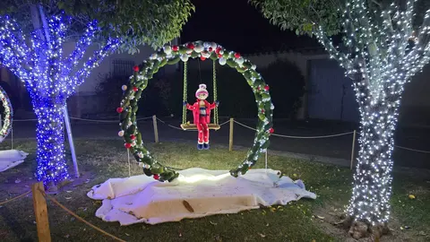 Villoria de Órbigo se llena de Navidad con su árbol de ganchillo, un espectacular belén, cientos de creaciones manuales y una decoración única de la localidad. Fotos Carlos Calvo (61)