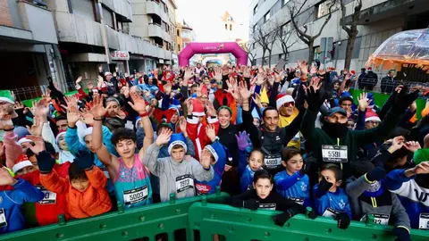 León despide el año corriendo en una San Silvestre de récord con más de 8.200 participantes. Foto: Campillo