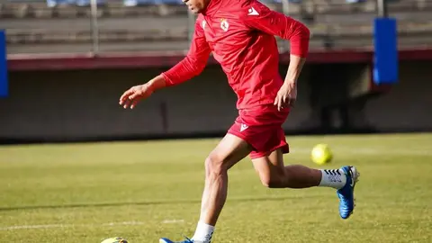 La plantilla de la Cultural y Deportiva Leonesa ha regresado este domingo a los entrenamientos tras el parón navideño, iniciando así la preparación para la reanudación de la competición oficial.