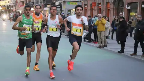 Fernando Carro y Marta García Alonso se imponen en una San Silvestre de León arropada por miles de aficionados. Foto: Isaac Llamazares