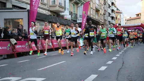 Fernando Carro y Marta García Alonso se imponen en una San Silvestre de León arropada por miles de aficionados. Foto: Isaac Llamazares