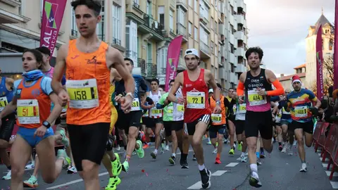Fernando Carro y Marta García Alonso se imponen en una San Silvestre de León arropada por miles de aficionados. Foto: Isaac Llamazares