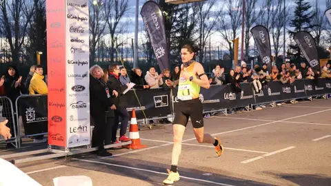 Fernando Carro y Marta García Alonso se imponen en una San Silvestre de León arropada por miles de aficionados. Foto: Isaac Llamazares