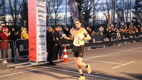 Fernando Carro y Marta García Alonso se imponen en una San Silvestre de León arropada por miles de aficionados. Foto: Isaac Llamazares