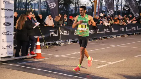 Fernando Carro y Marta García Alonso se imponen en una San Silvestre de León arropada por miles de aficionados. Foto: Isaac Llamazares
