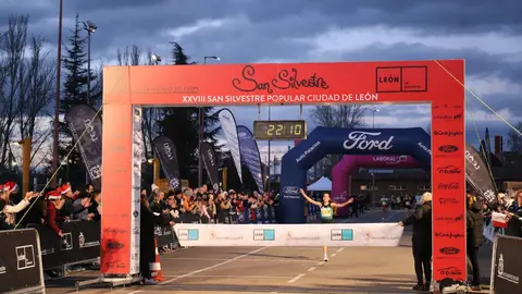 Fernando Carro y Marta García Alonso se imponen en una San Silvestre de León arropada por miles de aficionados. Foto: Isaac Llamazares