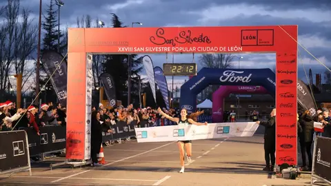 Fernando Carro y Marta García Alonso se imponen en una San Silvestre de León arropada por miles de aficionados. Foto: Isaac Llamazares