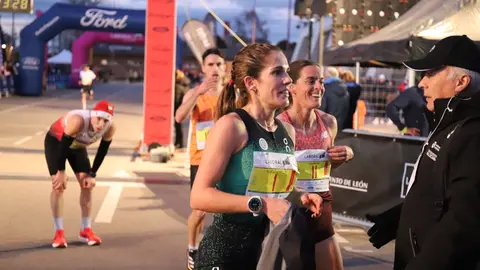 Fernando Carro y Marta García Alonso se imponen en una San Silvestre de León arropada por miles de aficionados. Foto: Isaac Llamazares