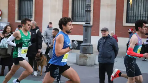 Fernando Carro y Marta García Alonso se imponen en una San Silvestre de León arropada por miles de aficionados. Foto: Isaac Llamazares
