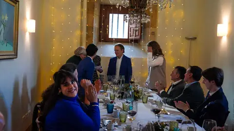 El Festival Internacional León Vive la Magia celebró este lunes el acto de entrega de premios de su XXII edición, en el transcurso de un almuerzo celebrado en el restaurante Colegiata de San Isidoro, en León. El certamen reconoció el compromiso con la cultura y las artes escénicas de distintos medios, instituciones y creadores, además de designar a sus nuevos Embajadores de la Magia.