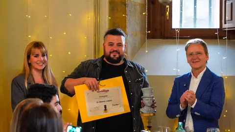 El Festival Internacional León Vive la Magia celebró este lunes el acto de entrega de premios de su XXII edición, en el transcurso de un almuerzo celebrado en el restaurante Colegiata de San Isidoro, en León. El certamen reconoció el compromiso con la cultura y las artes escénicas de distintos medios, instituciones y creadores, además de designar a sus nuevos Embajadores de la Magia.