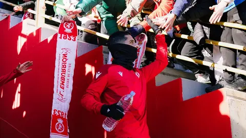 Los jugadores de la Cultural saliendo al terreno de juego para comenzar el último entrenamiento del año. Foto: Cultural.