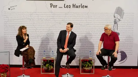 El presidente de la Junta de Castilla y León, Alfonso Fernández Mañueco, presenta el proyecto divulgativo ''Castilla y León, mucha historia que contar'', junto al comunicador y humorista Leo Harlem. Foto: Miriam Chacón.