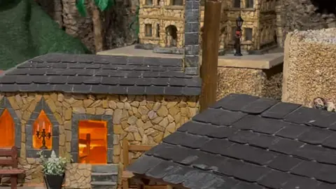 El Concurso Ponferrada es Navidad 2025, organizado por la Agencia Keiva en colaboración con el Ayuntamiento de la capital berciana, ha llenado de creatividad e ilusión las calles, hogares, barrios y pedanías del municipio. Foto: Ayuntamiento de Ponferrada.