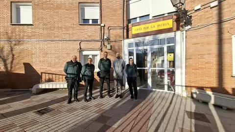 El subdelegado de Gobierno en León, Héctor Alaiz Moretón, ha visitado este miércoles a la Guardia Civil de Armunia y a la Policía Nacional de San Andrés del Rabanedo para felicitarles el año y desearles un buen servicio. Foto: Subdelegación del Gobierno en León.