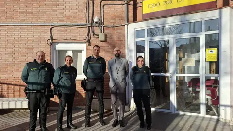 El subdelegado de Gobierno en León, Héctor Alaiz Moretón, ha visitado este miércoles a la Guardia Civil de Armunia y a la Policía Nacional de San Andrés del Rabanedo para felicitarles el año y desearles un buen servicio. Foto: Subdelegación del Gobierno en León.