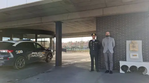 El subdelegado de Gobierno en León, Héctor Alaiz Moretón, ha visitado este miércoles a la Guardia Civil de Armunia y a la Policía Nacional de San Andrés del Rabanedo para felicitarles el año y desearles un buen servicio. Foto: Subdelegación del Gobierno en León.