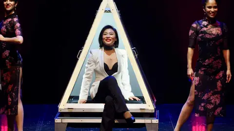 La dirección artística de esta edición corre a cargo de Violeta Zheng, mientras que la selección de los artistas responde, un año más, al criterio del mago y productor Juan Mayoral, figura clave en la proyección nacional e internacional del festival.