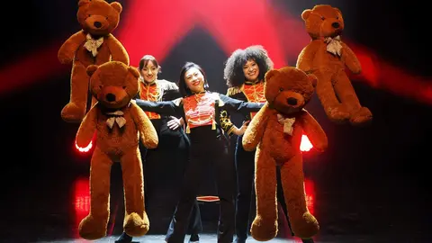 La dirección artística de esta edición corre a cargo de Violeta Zheng, mientras que la selección de los artistas responde, un año más, al criterio del mago y productor Juan Mayoral, figura clave en la proyección nacional e internacional del festival.