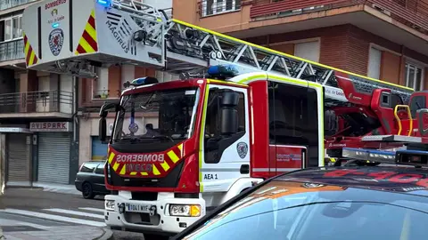 Los Bomberos de León han cerrado el año con dos intervenciones en la capital leonesa: un incendio en una vivienda provocado por un horno eléctrico y la recuperación de unas llaves que habían caído al vacío de un ascensor. Fotos: Bomberos León