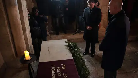 La colegiata de san Isidoro acoge un homenaje a la que fuera reina de León, Castilla y Galicia en el 900 aniversario de su muerte. Fotos: Peio García