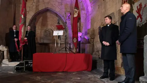 La colegiata de san Isidoro acoge un homenaje a la que fuera reina de León, Castilla y Galicia en el 900 aniversario de su muerte. Fotos: Peio García