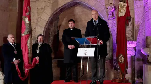 La colegiata de san Isidoro acoge un homenaje a la que fuera reina de León, Castilla y Galicia en el 900 aniversario de su muerte. Fotos: Peio García
